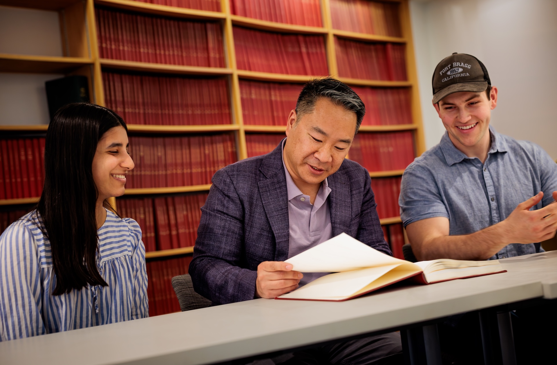 A tutor speaks with students