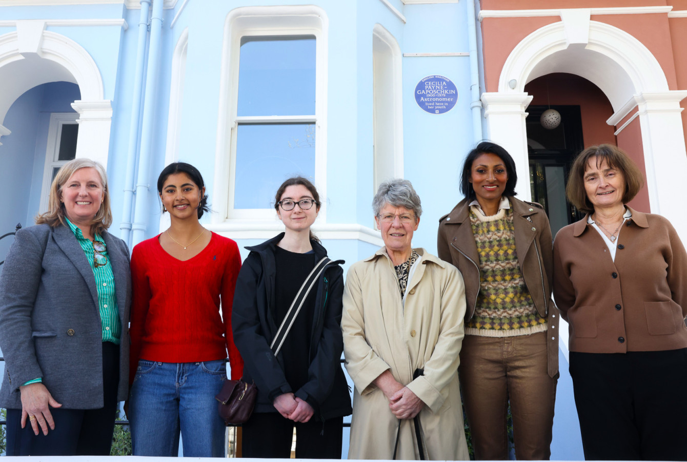 FAS Dean Hopi Hoekstra with students and scientists at the April 2026 dedication ceremony at the teenage home of Cecilia Payne-Gaposchkin in London.