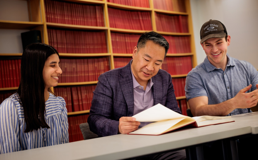 A tutor speaks with students
